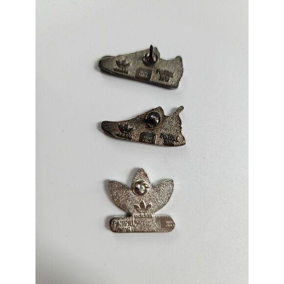 2016 Pintrill x Adidas Logo Pin Set of 3 Complexcon Pinback - Picture 4 of 4
